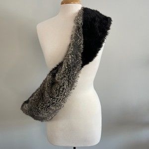 O/S Reversible Faux Fur Scarf